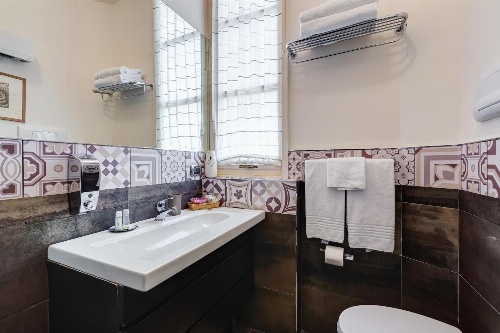 Piazza Di Spagna Fantastic Apartment image 2
